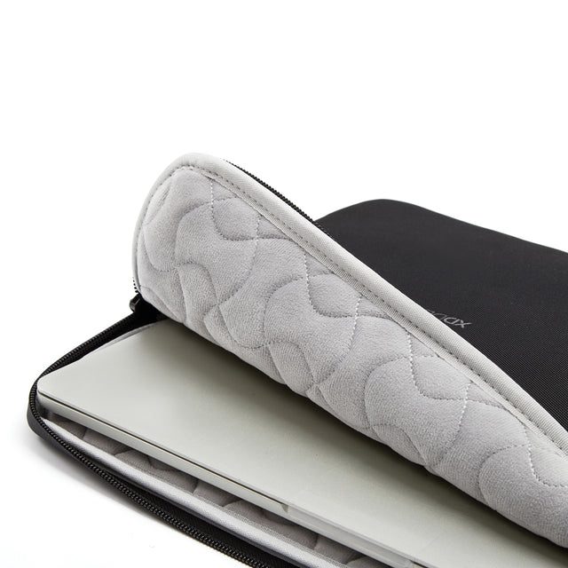 XD Design Laptop Sleeve 14″ – Měkký fleece mezi počítačem a obalem