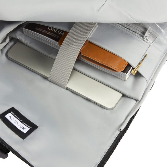 XD Design Urban Flap-top – Notebook a obsah hlavní části přehledně