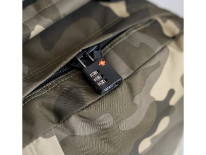 CabinZero Classic Ultra-light Urban Camo + LED svítilna