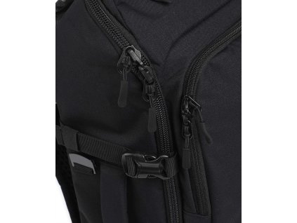 CabinZero Adventure Pro 32L Absolute Black + LED svítilna