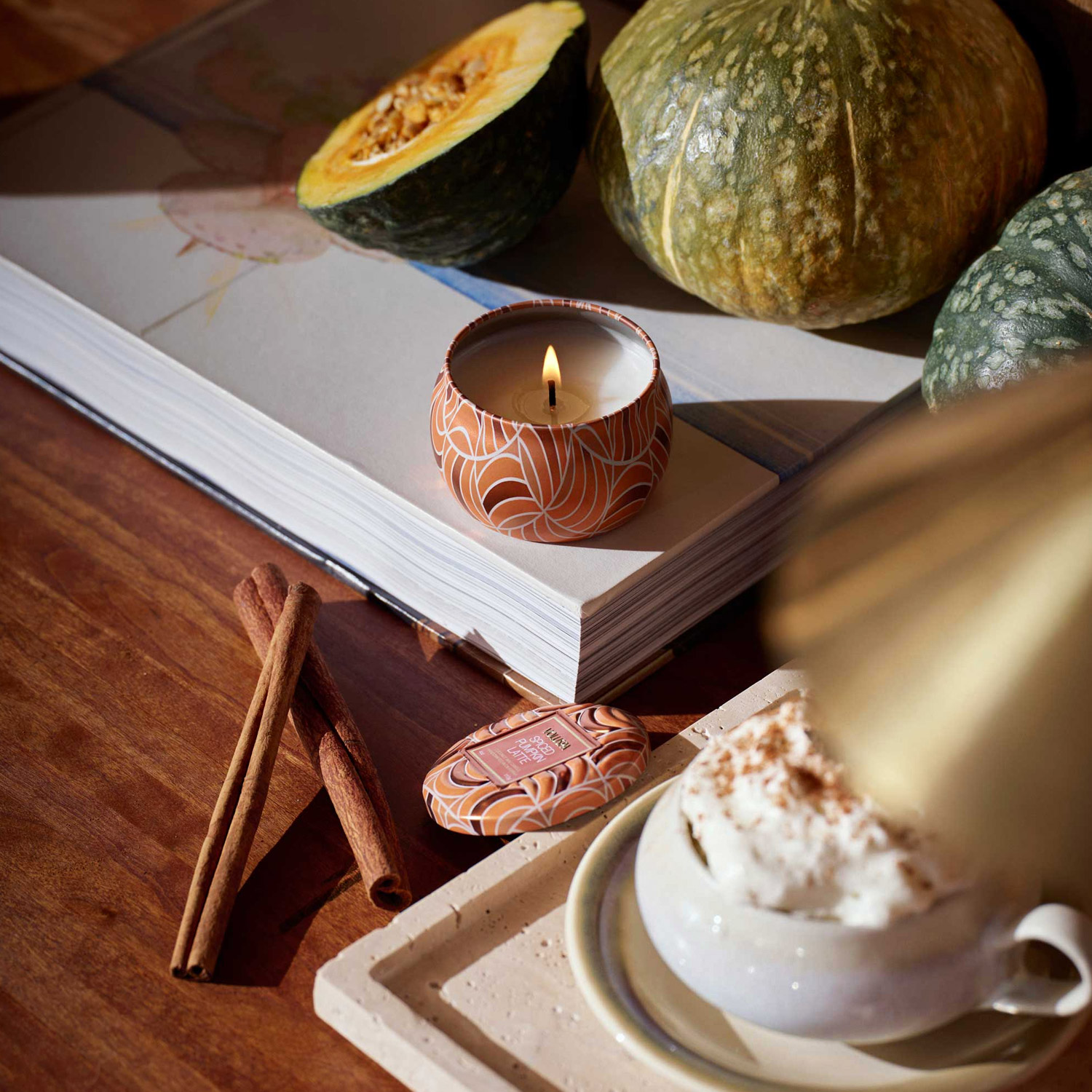 voluspa-svicka-spiced-pumpkin-latte-113-g