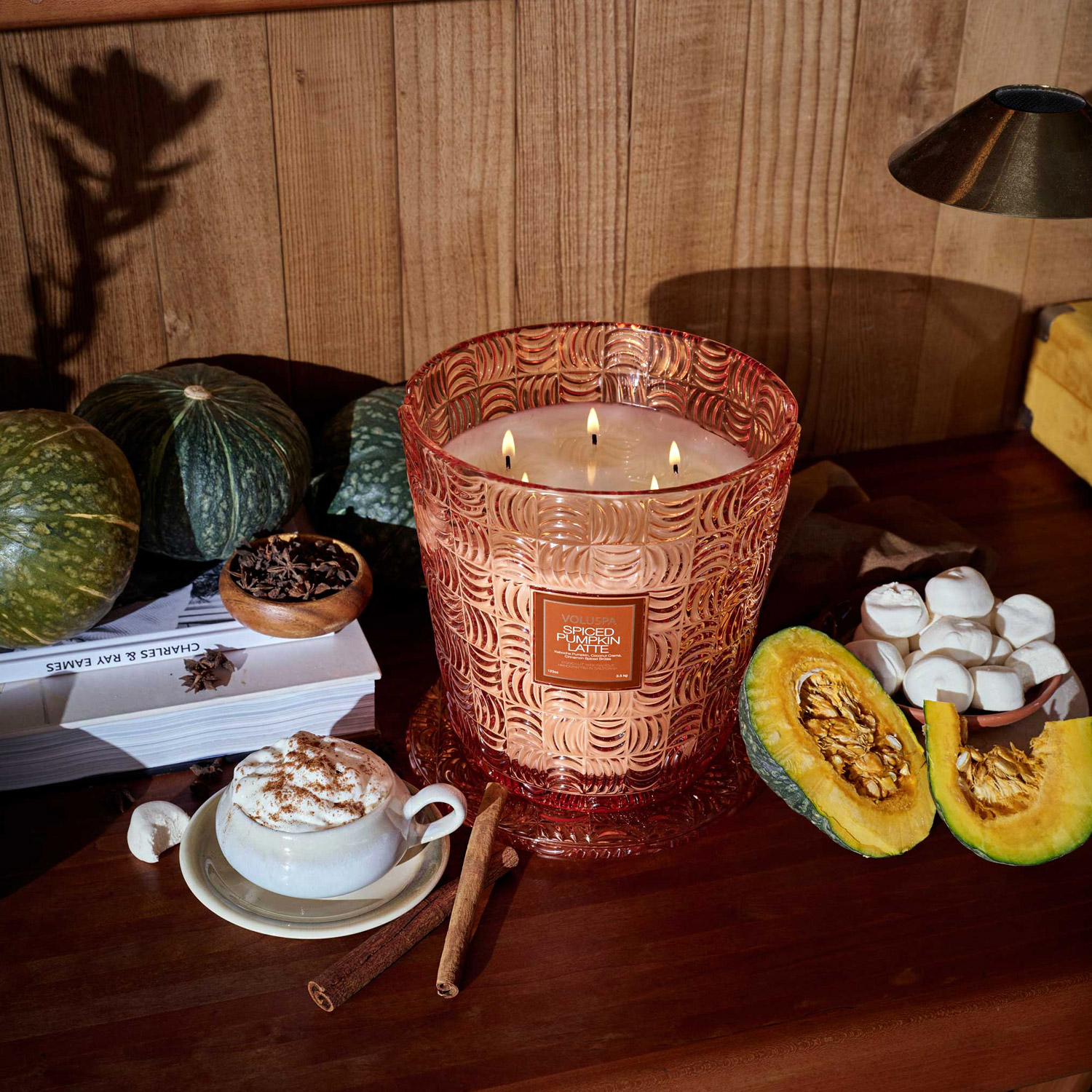 voluspa-svicka-spiced-pumpkin-latte-3500-g