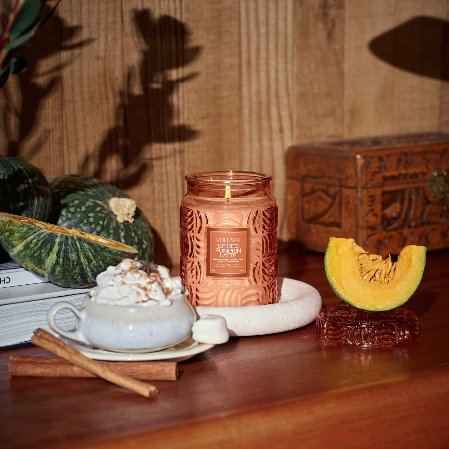 voluspa-svicka-spiced-pumpkin-latte-510-g