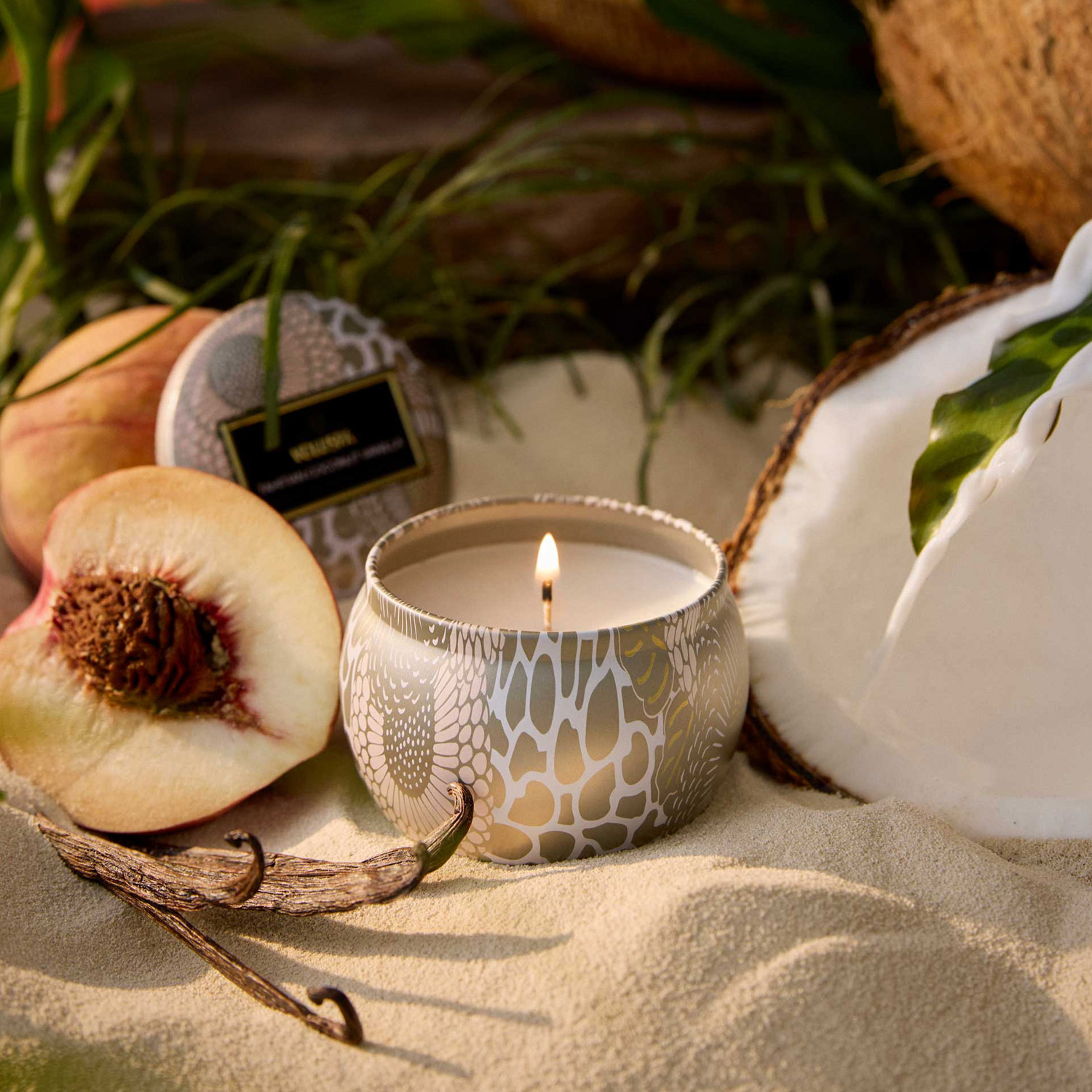 voluspa-svicka-tahitian-coconut-vanilla-113-g