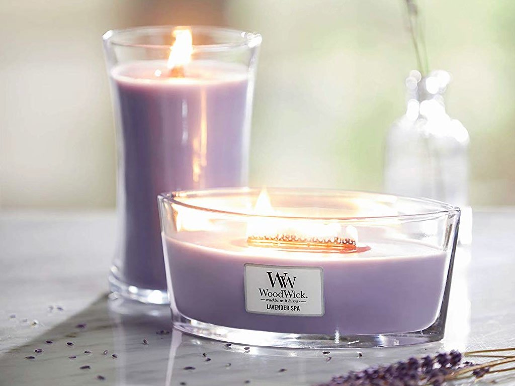 WoodWick – vonná svíčka Lavender Spa (Levandulová lázeň), 85 g - Svět  bytových vůní