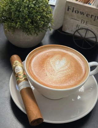 🌿✨ La Galera Connecticut ✨🌿 Elegantní a jemný doutník, ideální pro pohodové chvíle i jako skvělý start do světa prémiových...