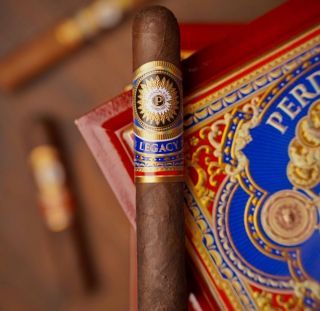 🔥 Novinka na našem e-shopu! 🔥 Představujeme Perdomo Legacy – Shade Grown Robusto a Maduro Robusto 💨 Perdomo Legacy je...