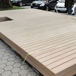 Odolná drevo plastová terasa pre komerčné priestory