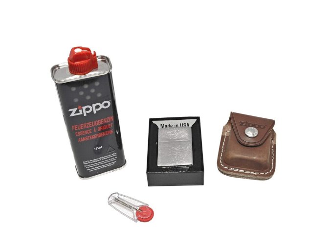 Zippo sada zapalovač a kapsička na Zippo zapalovač, kovový klip  Zippo sada zapalovač a kapsička na Zippo zapalovač, kovový klip