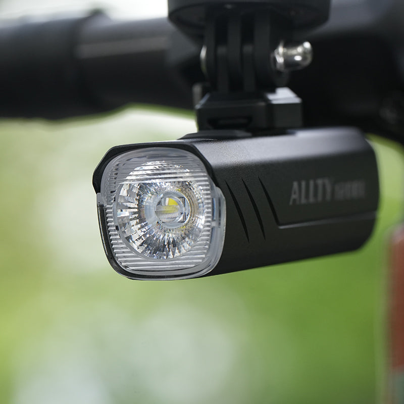 Detail anti-glare šošovky GEN II predného svetla Magicshine ALLTY 1200U zaveseného pod držiakom