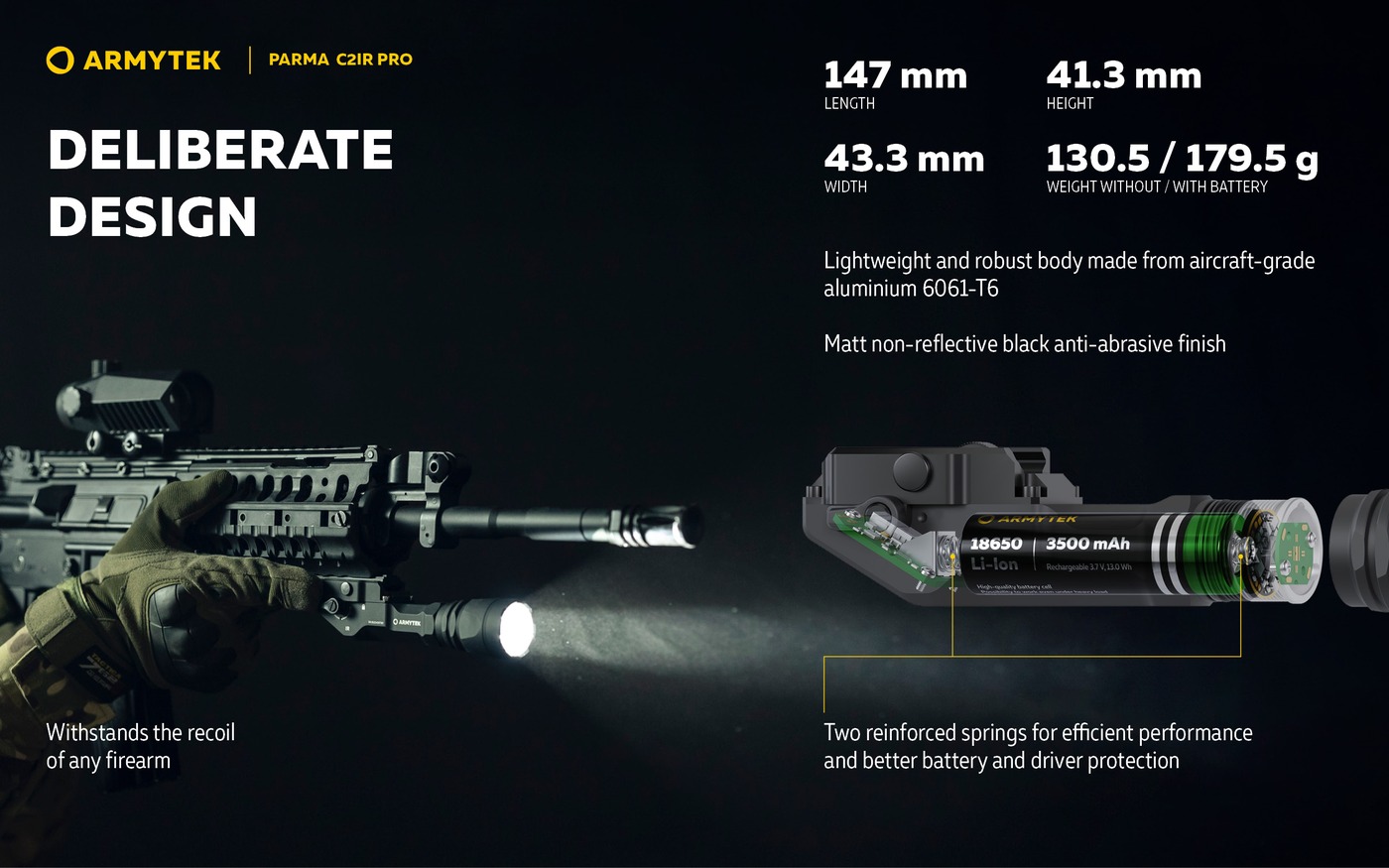 Ruka v rukavici na predpažbí so svietiacou Armytek Parma C2IR Pro, rozmery 147 mm, 179,5 g a prierez s dvoma pružinami