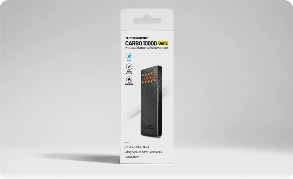 Nitecore CARBO 10000 Gen2 predajné balenie — krabička s ikonami IPX8, 170 g a 30 W MAX