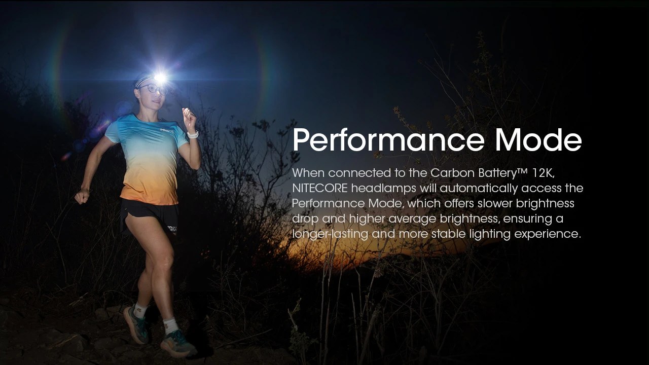 Nitecore Carbon Battery 12K Kit Performance Mode — bežkyňa s čelovkou v noci a stabilnejší jas svietenia