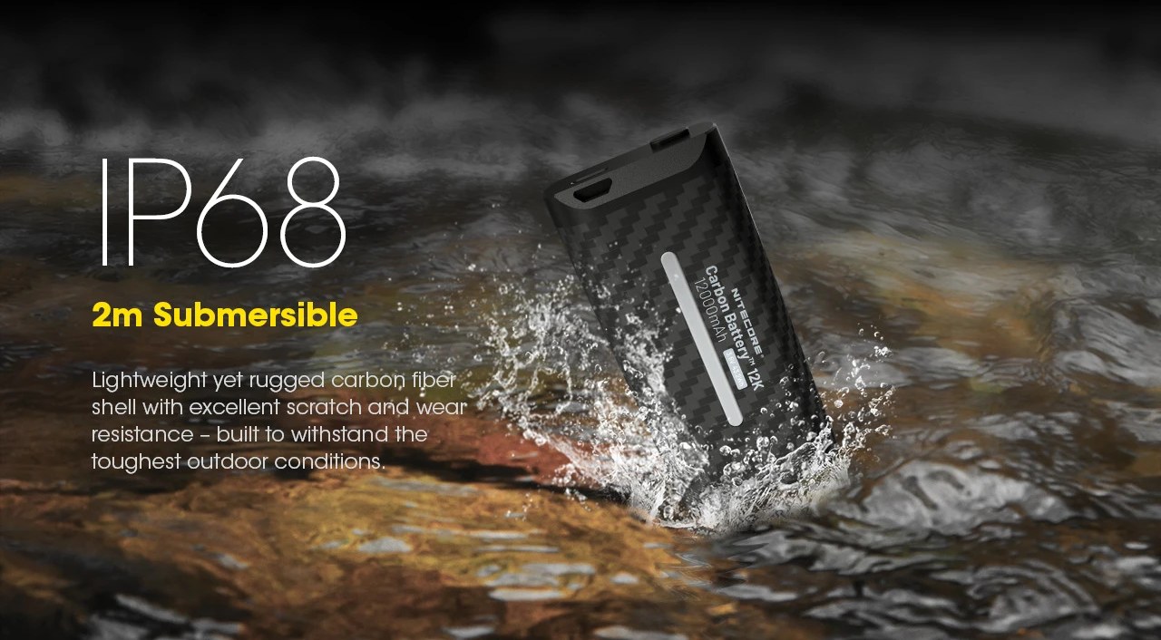 Nitecore Carbon Battery 12K krytie IP68 a ponorenie do 2 m — karbónová batéria dopadajúca do horského potoka