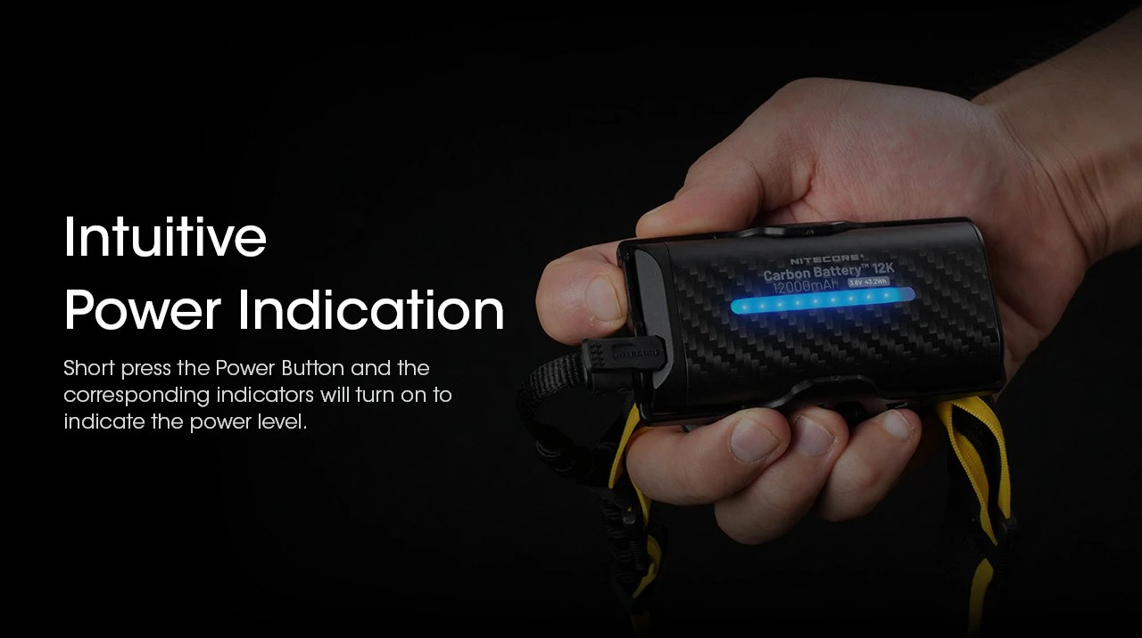 Nitecore Carbon Battery 12K indikácia stavu nabitia — rad desiatich modrých LED na karbónovom tele batérie