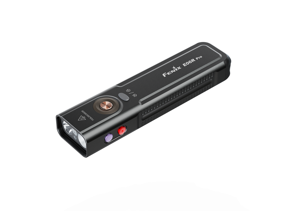 Fenix E06R Pro — kompaktná plochá EDC baterka