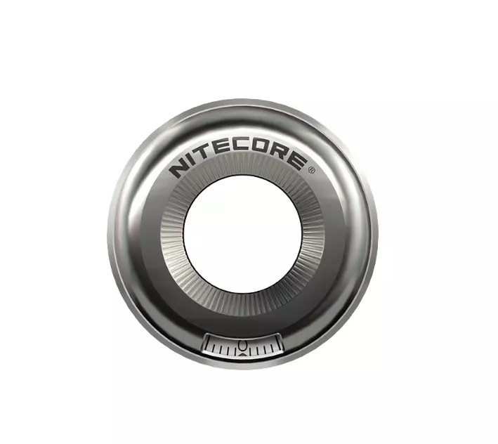Nitecore Halo 10 titánový merací krúžok – čelný pohľad na gravírovanú stupnicu a logo NITECORE
