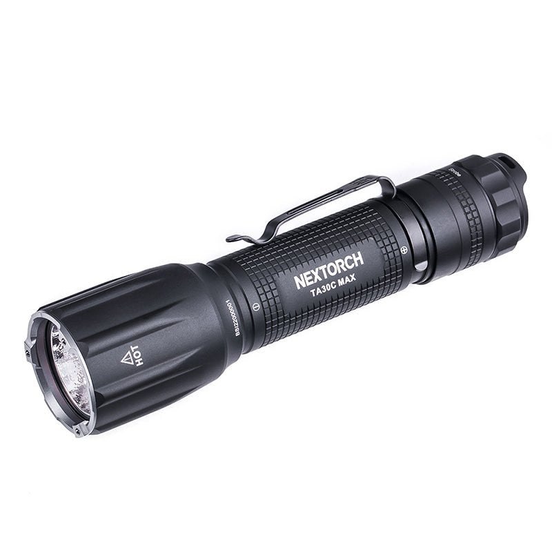 Nextorch TA30C MAX — taktická LED baterka s rotačným magnetickým voličom