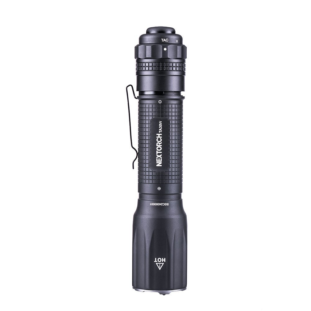 Nextorch TA30W — otočný volič režimov a zadné taktické tlačidlo na koncovke baterky