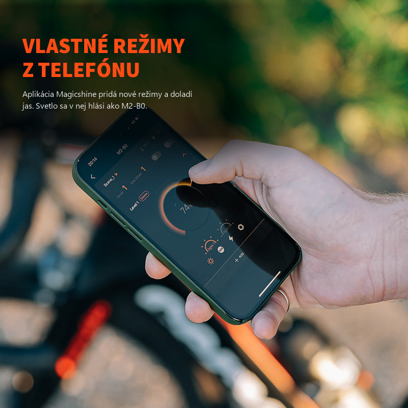 Aplikácia Magicshine na telefóne s pripojeným svetlom EVO 1700 pod párovacím názvom M2-B0 a nastavením jasu