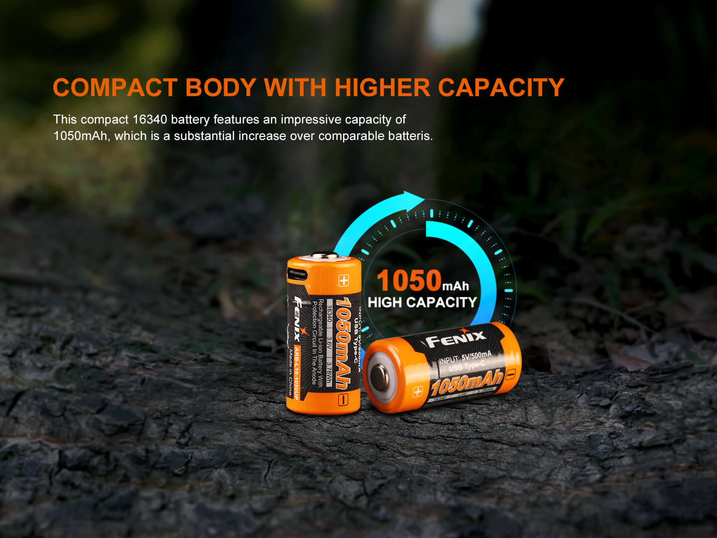 Fenix ARB-L16-1050UP článok 16340 s kapacitou 1050 mAh a energiou 3,78 Wh, dva akumulátory na kmeni v lese