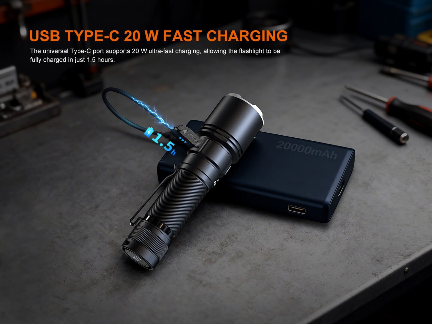 Fenix C7 PRO nabíjanie cez port USB-C s výkonom 20 W, plne nabitá asi za 1,5 hodiny na dielenskom stole