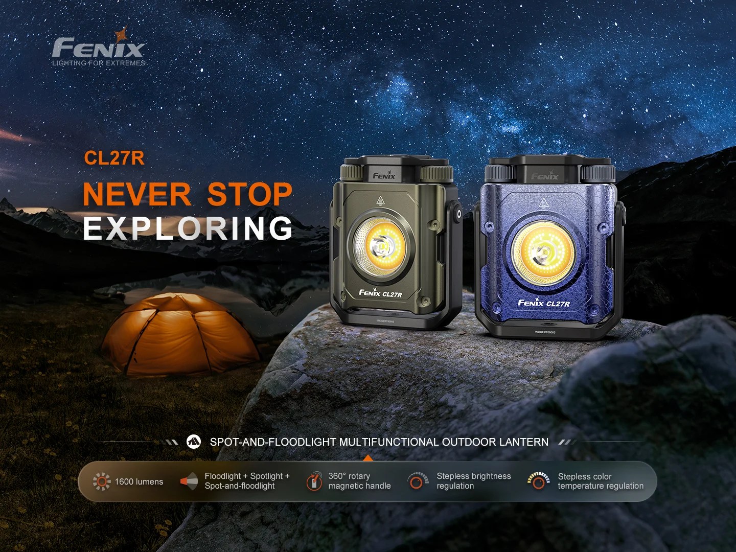 Fenix CL27R lampáš 1600 lúmenov v zelenej a modrej farbe na skale pod hviezdnou oblohou pri stane