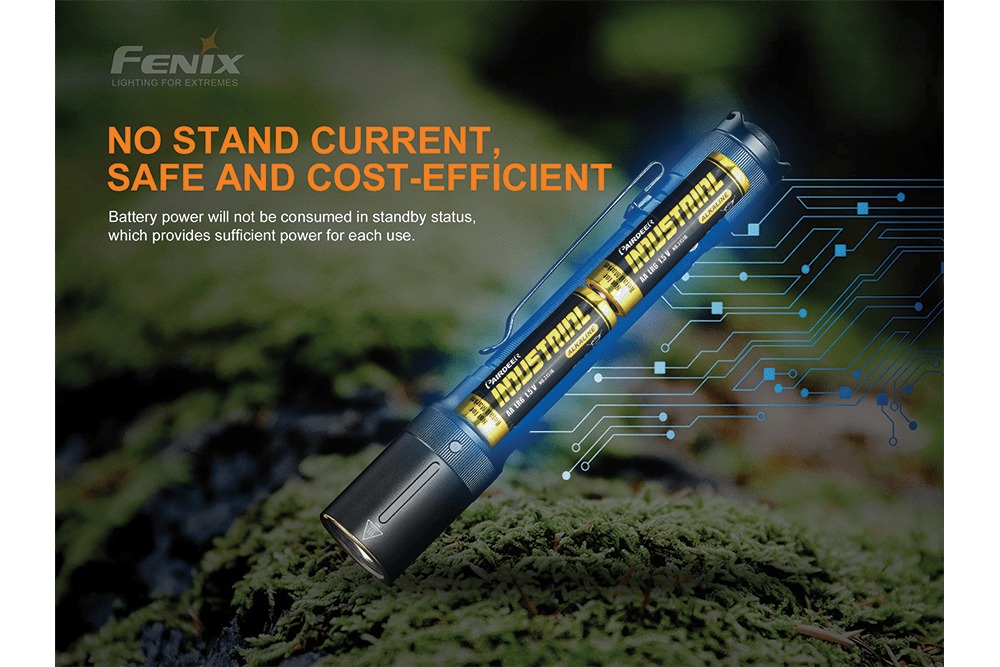 Fenix E20 V2.0 bez pohotovostného odberu, dve batérie AA v tele sa vo vypnutom stave nevybíjajú