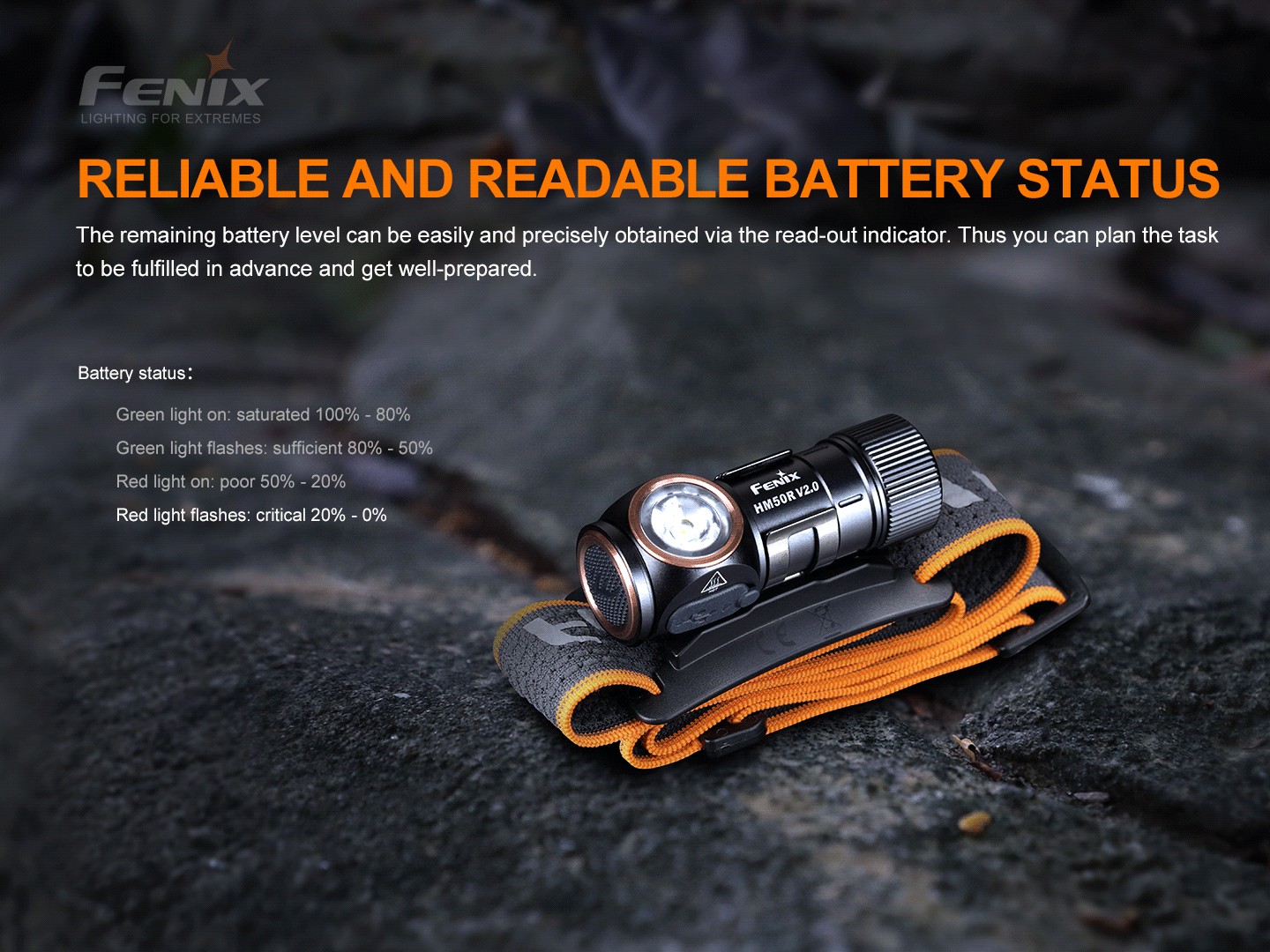Fenix HM50R V2.0 s čelenkou na kameni, indikátor stavu akumulátora v tlačidle ukazuje štyri stupne od 100 do 0 %