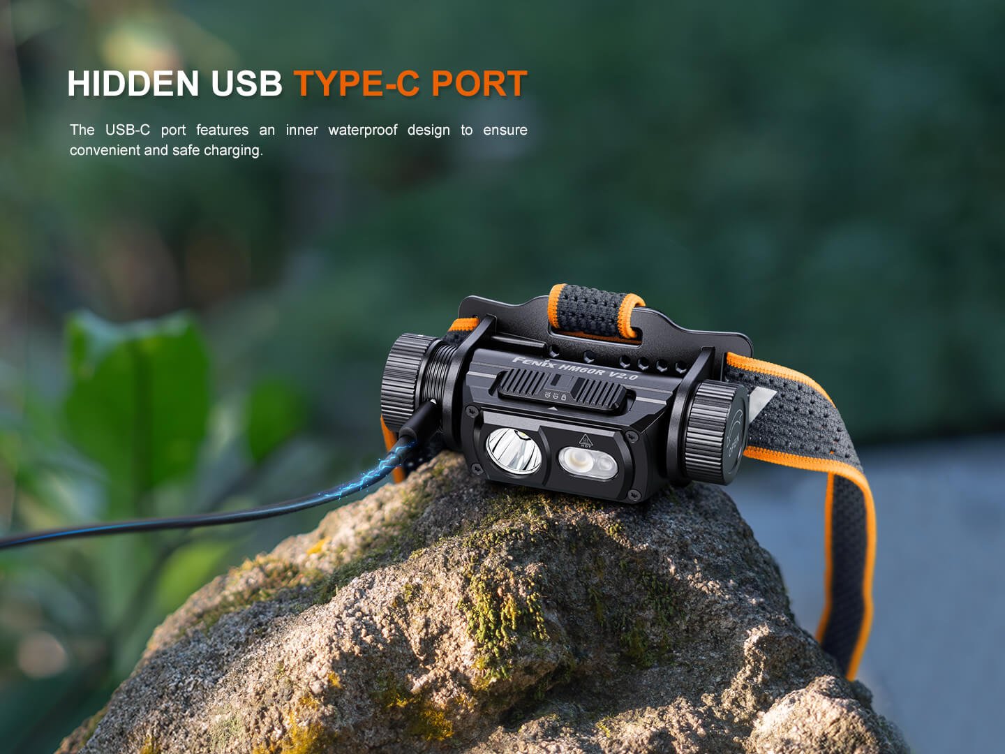 Fenix HM60R V2.0 nabíjanie cez skrytý port USB-C s vnútornou vodotesnou úpravou, kábel zapojený do konca tela čelovky