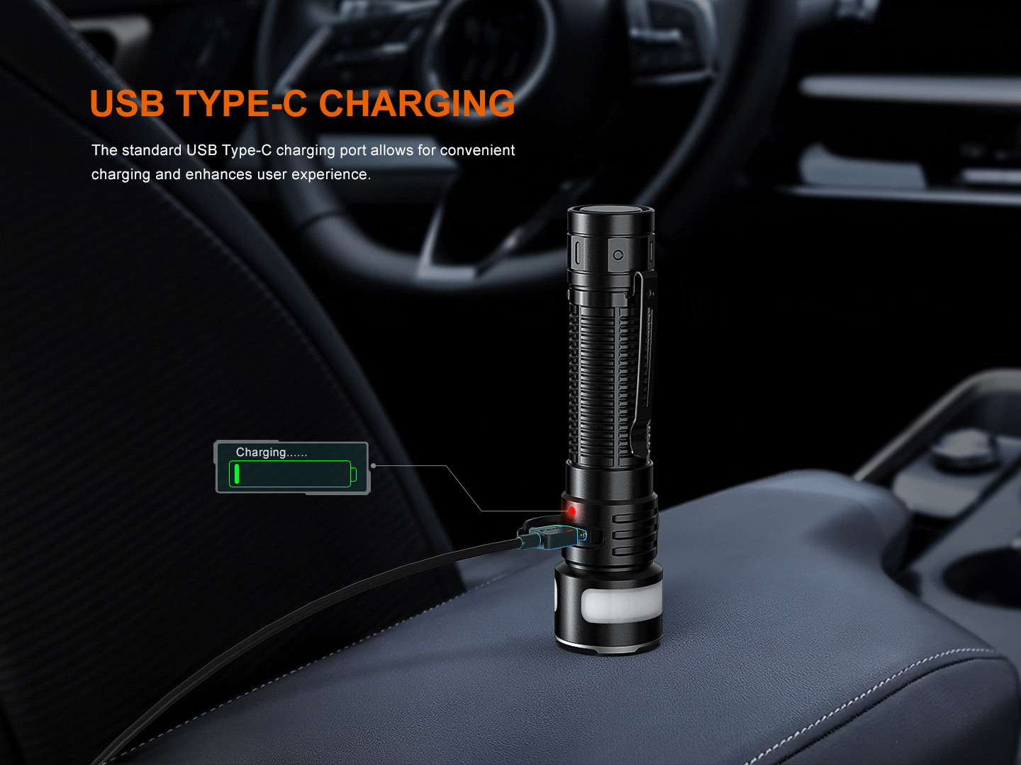 Fenix LD35R nabíjanie cez štandardný port USB-C v aute, kontrolka nabíjania pri hlave baterky