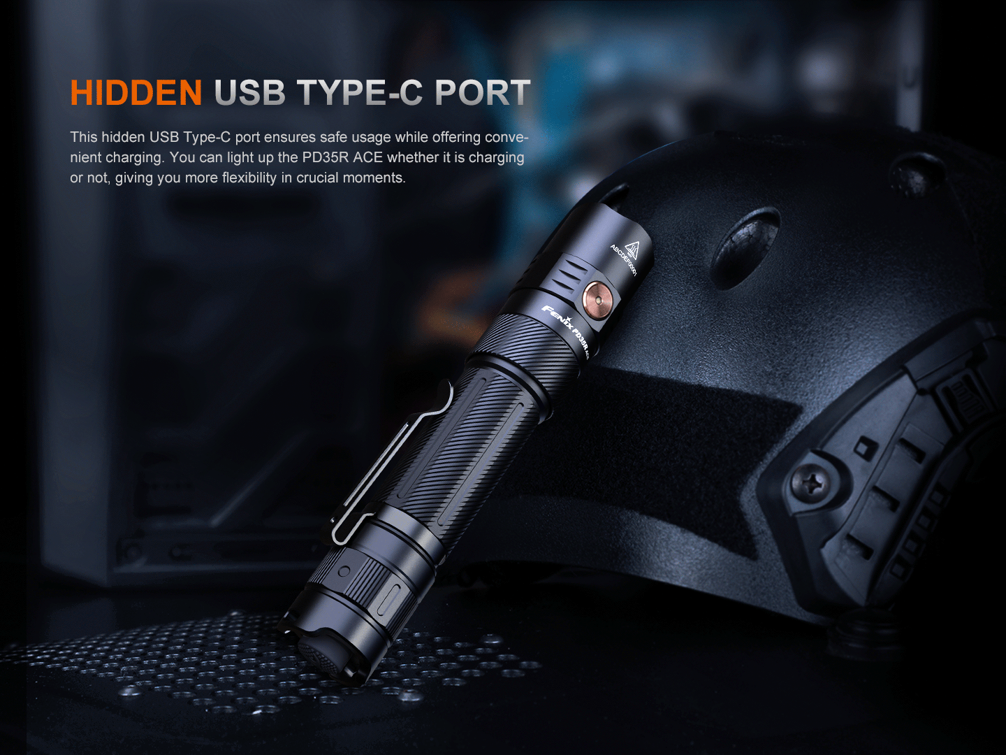 Fenix PD35R ACE nabíjanie cez skrytý port USB-C pod otočným krkom, počas nabíjania sa dá svietiť