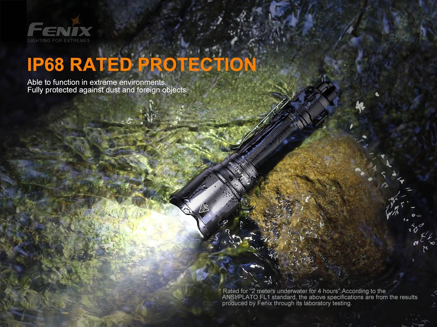 Fenix TK22 TAC s krytím IP68 svieti v potoku, prachotesná a podľa výrobcu ponorná taktická baterka