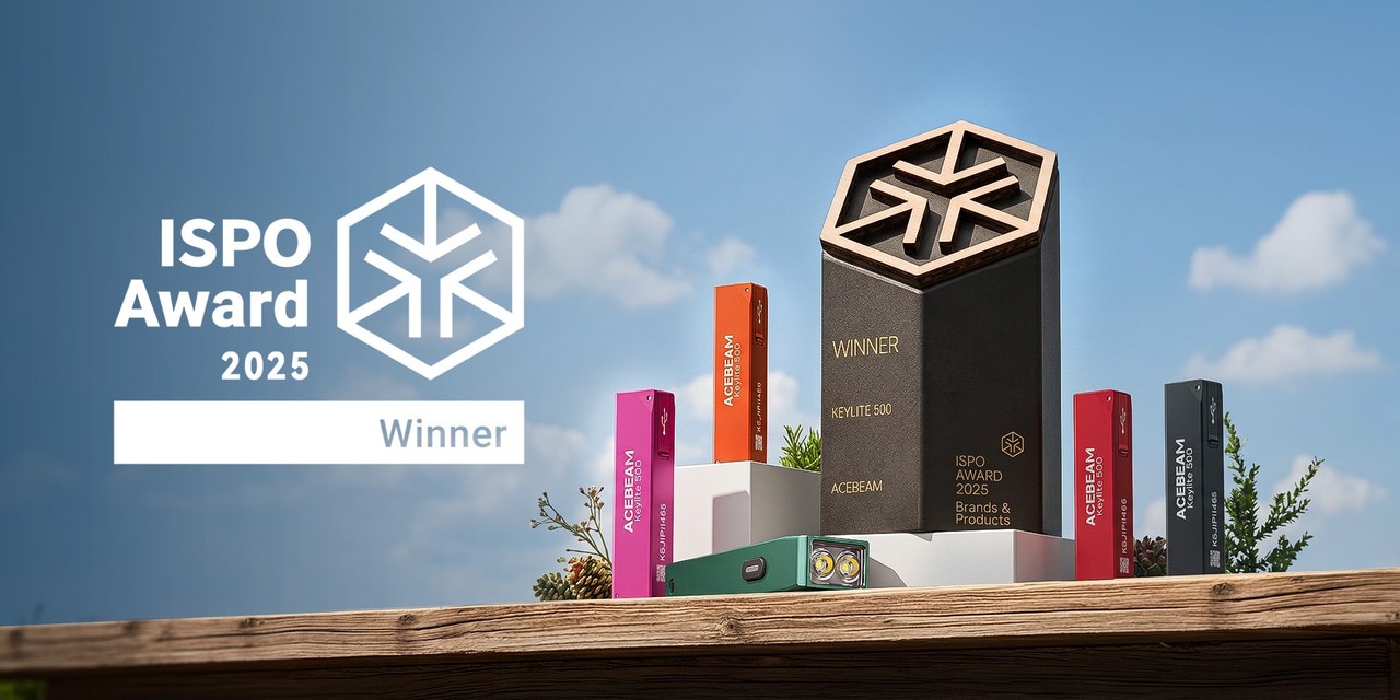 Acebeam Keylite 500 s trofejou ISPO Award 2025 Winner — ocenená LED kľúčenka vo viacerých farebných prevedeniach