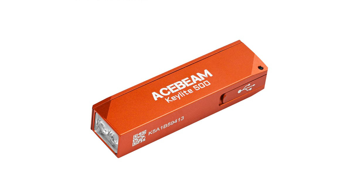Acebeam Keylite 500 v oranžovom prevedení s karabínkou — nabíjateľná LED kľúčenka 500 lúmenov s USB-C nabíjaním