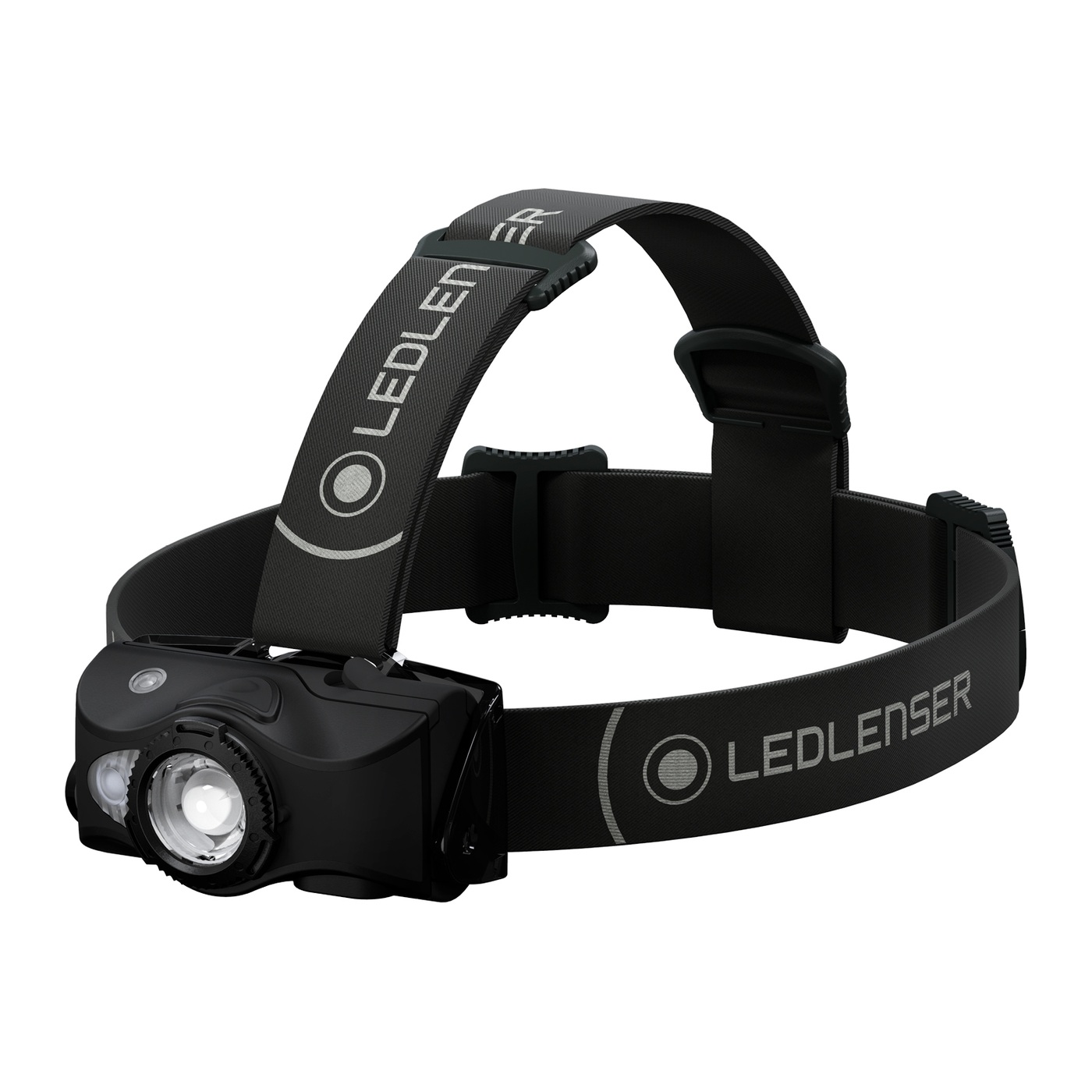 Ledlenser MH8 čierno-čierna — čelovka šikmo spredu, hlavná optika s fokusovacím prstencom, okienko druhej LED, temenný popruh