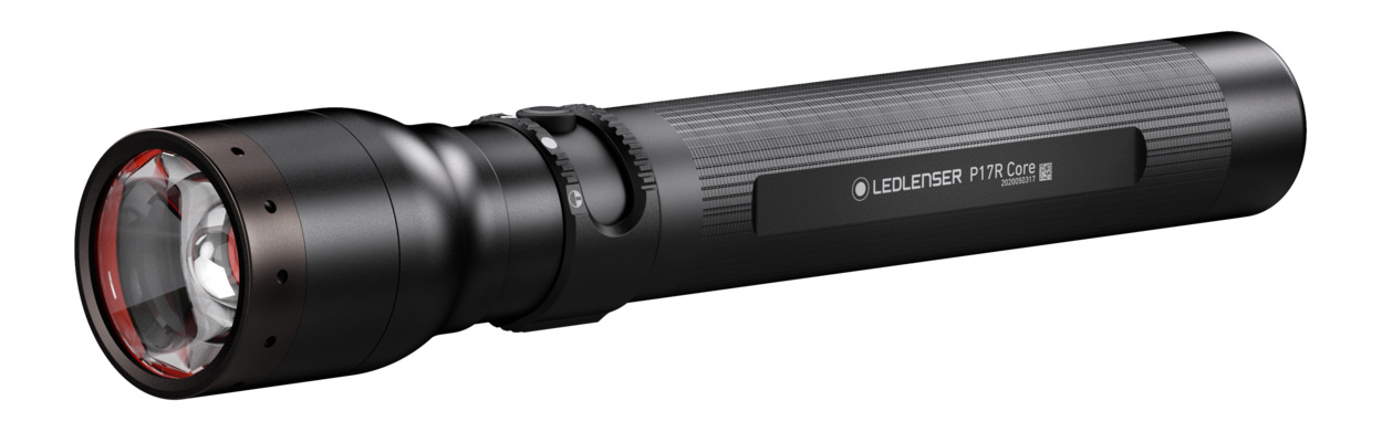 Ledlenser P17R Core – ručná LED baterka s vysunutou hlavou a potlačou modelu, ležiaca šikmo na bielom pozadí