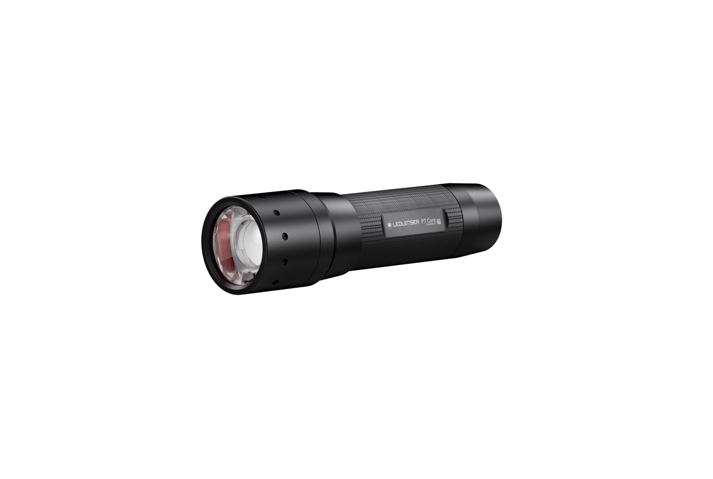Ledlenser P7 Core — čierna hliníková LED baterka na tužkové batérie AAA, pohľad zboku na hlavu so šošovkou