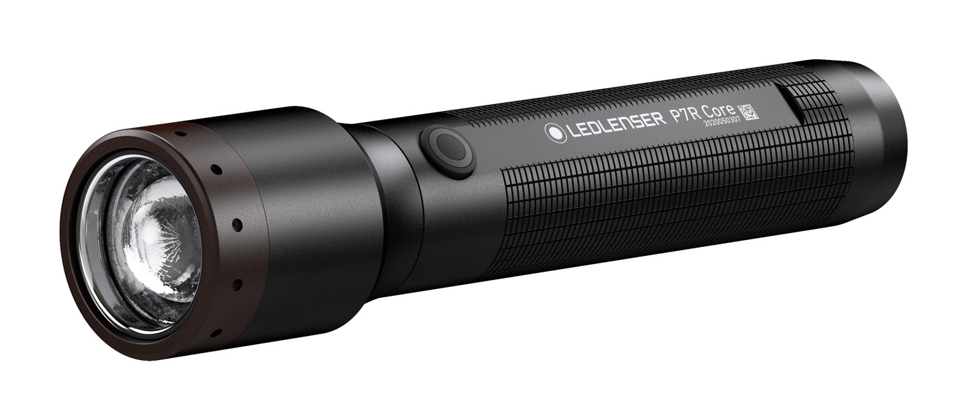 Ledlenser P7R Core — nabíjateľná LED baterka s vymeniteľným článkom 21700, čierne hliníkové telo s vrúbkovaním, pohľad zboku