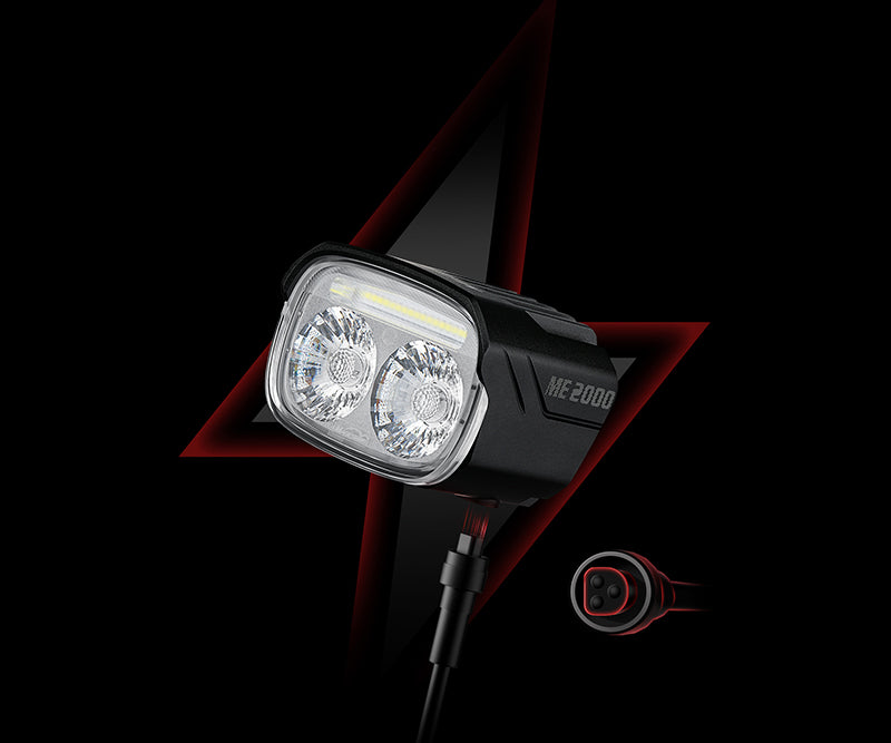 Detail odpojiteľného 3-pinového D-konektora na svetle Magicshine ME 2000 V2.0 pre elektrobicykel