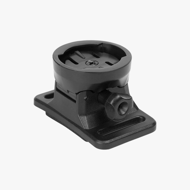 Magicshine MJ-6260B držiak na prilbu s úchytom Garmin, čierny, pohľad z uhla na kĺb a dosku s otvormi na popruhy