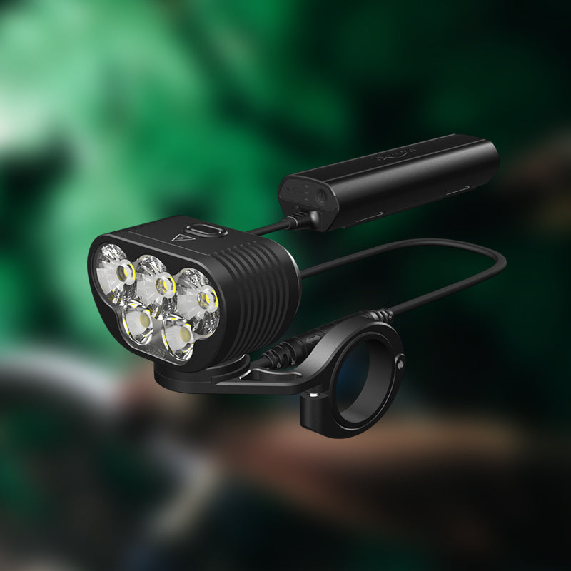 Magicshine Monteer 6500S V2.0 s pripojeným batériovým modulom 7,2 V a 10 000 mAh a hliníkovým držiakom na riadidlá