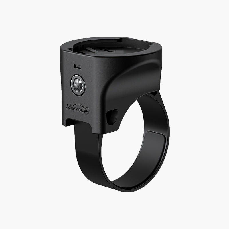 Magicshine MJ-6280 držiak na riadidlá s Garmin štvrťotáčkovým rozhraním a nasadeným remienkom na priemer 31,8 mm