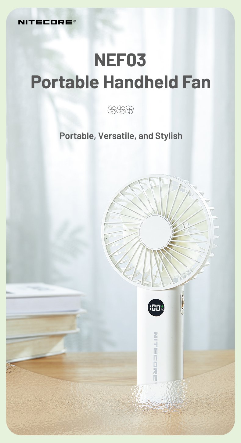 Nitecore NEF03 ručný prenosný ventilátor s LCD displejom a úchytným pútkom postavený na stole vedľa kníh