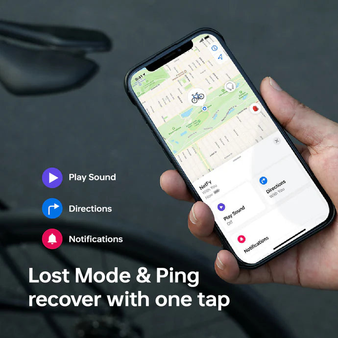 Displej iPhonu s aplikáciou Nájsť — bicykel s lokátorom Magicshine NetFy na mape a tlačidlá Play Sound, Directions a Notifications