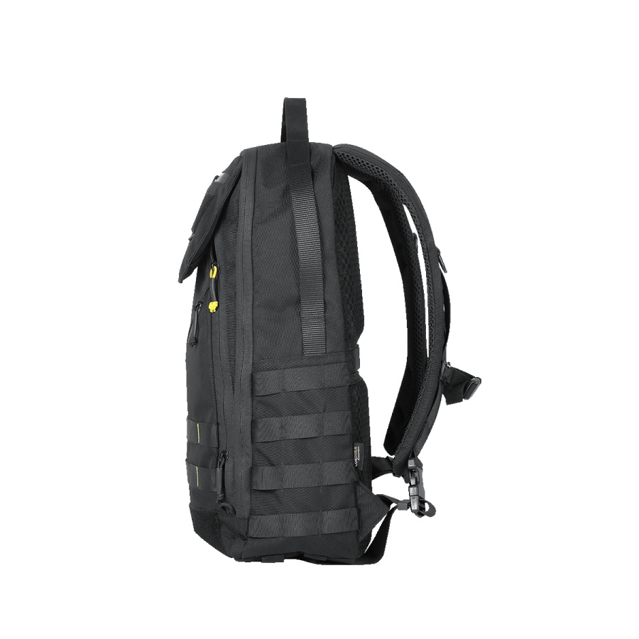 Nitecore BP23 Pro z boku — hrúbka 15 cm, bočné MOLLE popruhy a polstrované ramenné popruhy