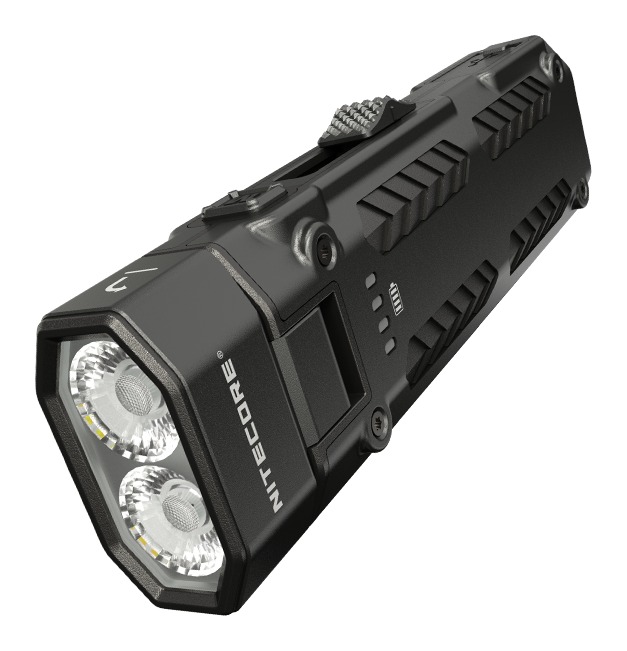 NITECORE EDC09 šikmo spredu – dve LED v otočnej hlave a ploché telo z nerezovej ocele s povlakom PVD