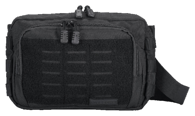 Nitecore NUP30 taktická brašňa cez telo — čierny 600D polyester, predná plocha so suchým zipsom, dva zipsy a široký nylonový popruh