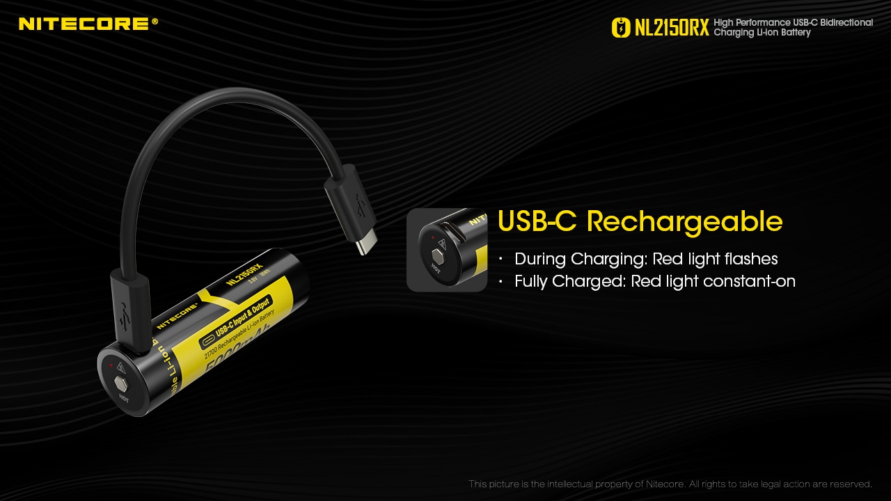 Nitecore NL2150RX nabíjanie cez USB-C kábel — červená kontrolka bliká pri nabíjaní a svieti pri plnom nabití