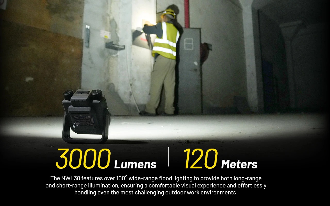 Nitecore NWL30 v tmavej hale — 3000 lúmenov a dosvit 120 metrov so širokým lúčom nad 100 stupňov pre pracovné osvetlenie